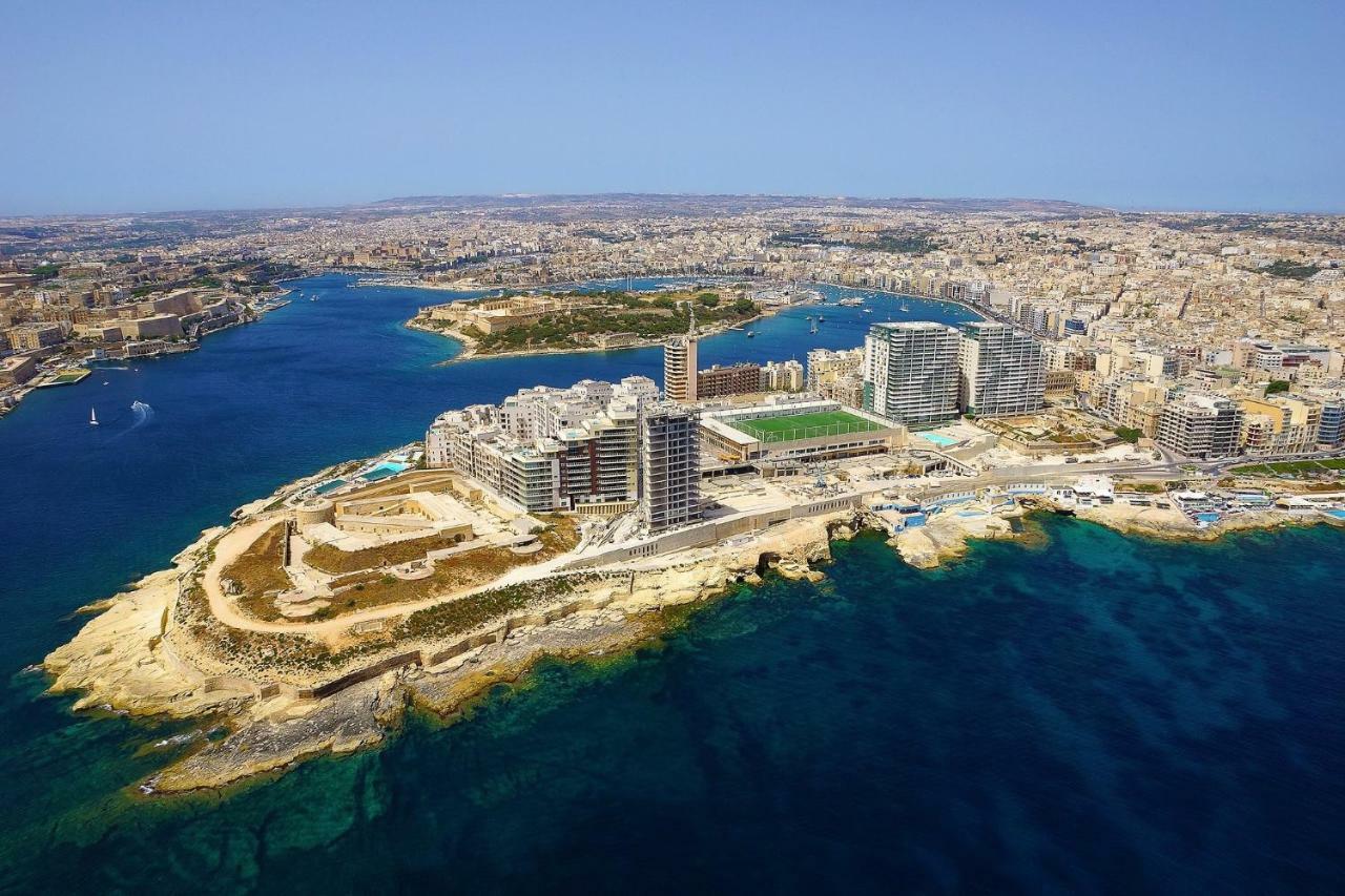 Stylish Seaview Apartment In A Prime Location Sliema Kültér fotó