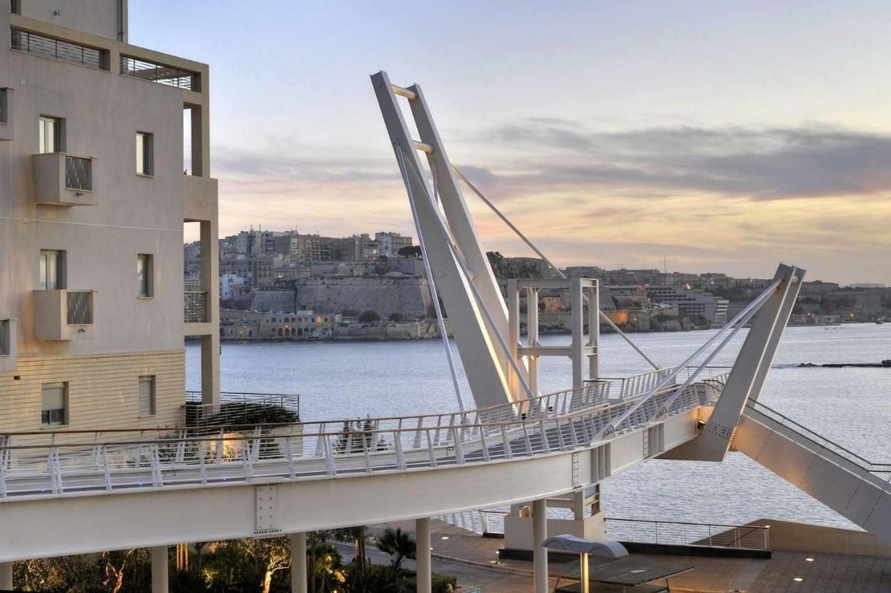 Stylish Seaview Apartment In A Prime Location Sliema Kültér fotó