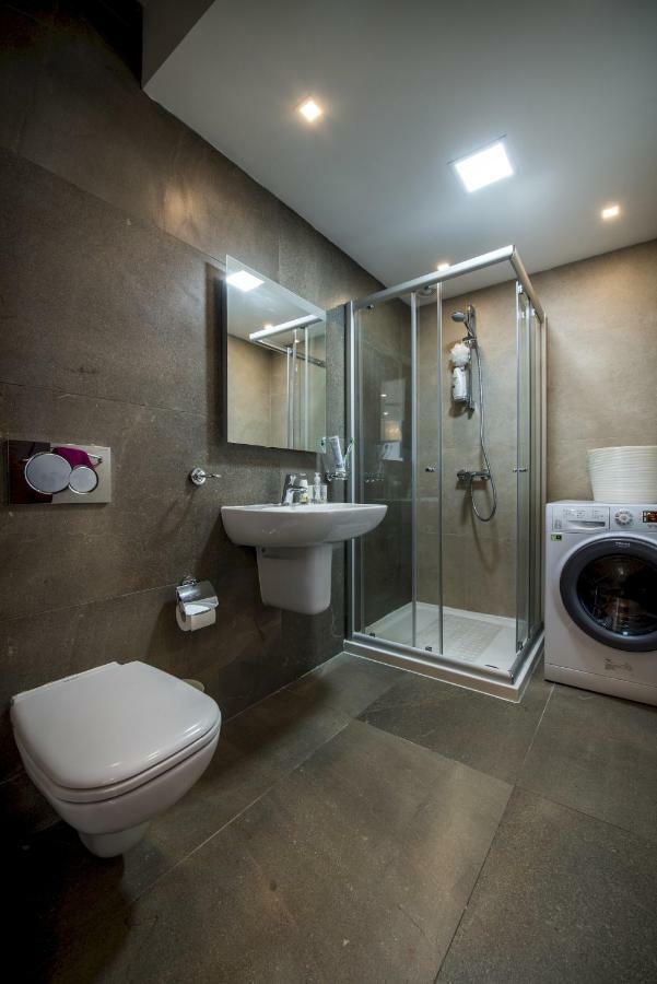 Stylish Seaview Apartment In A Prime Location Sliema Kültér fotó